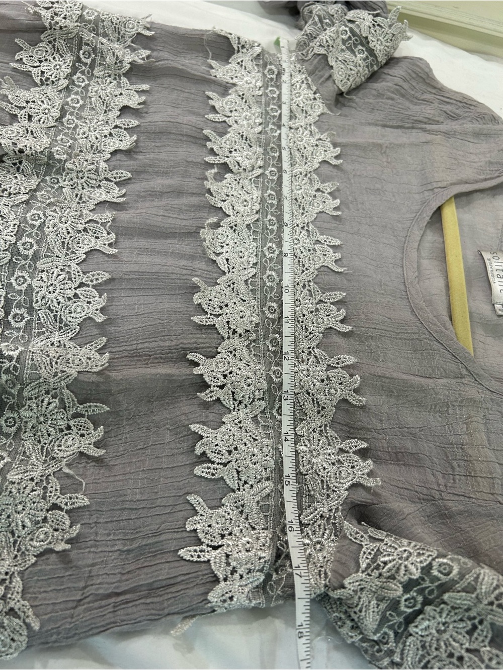 Solitaire Gray Lace-Trim Tunic Top sz S - Picture 6 of 7